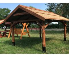 Kocsibeálló rönkgarázs, vagy kerti rönkpavilon is lehetne