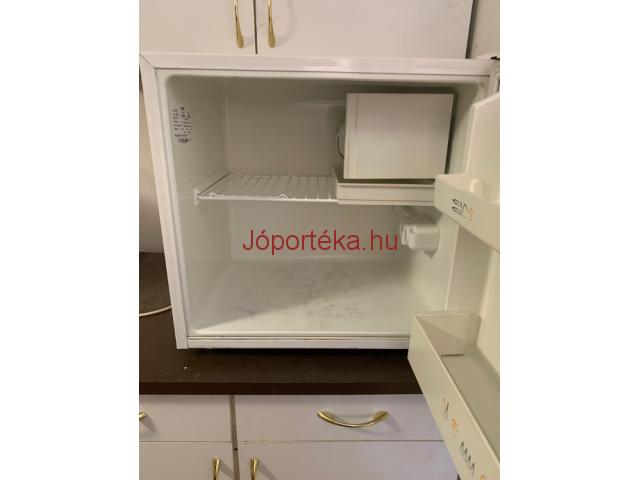 70 literes Zanussi hűtőszekrény eladó
