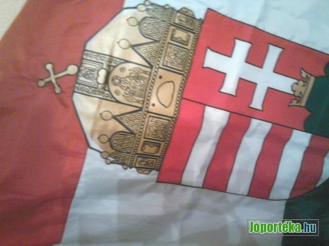 Nagy méretű címeres magyar zászló eladó!