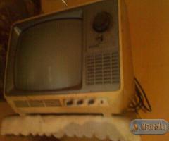 Eladó régi tv és egy eredeti marhabőr szőrme
